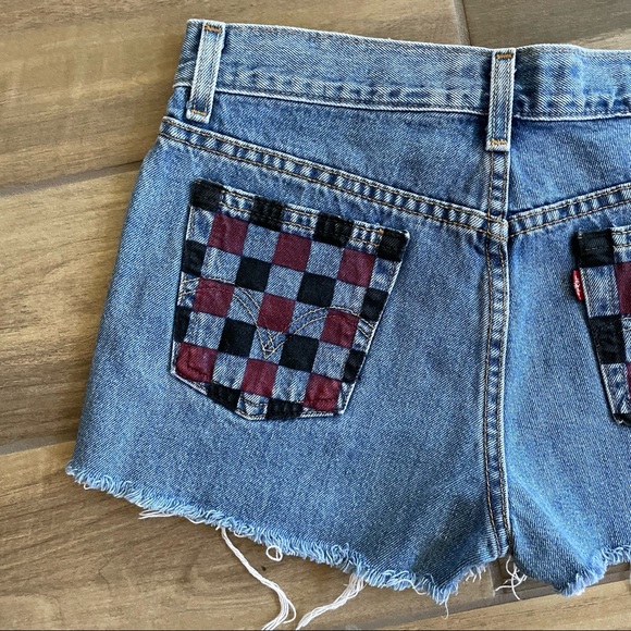 LEVI’S Classic Fit Customized Jean Shorts Sz 6 PET - Picture 6 of 8